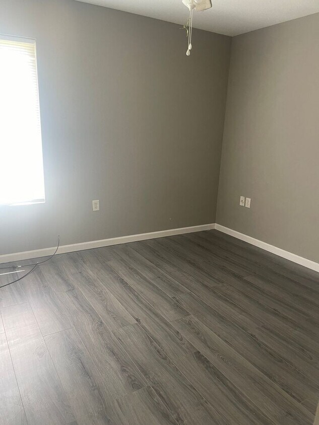 Building Photo - 3 Bed 1 Bath House