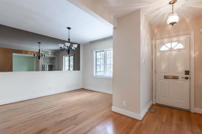 Photo du bâtiment - 24 Douglas Crescent