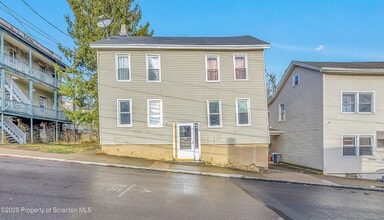 Building Photo - 916 W Linden St