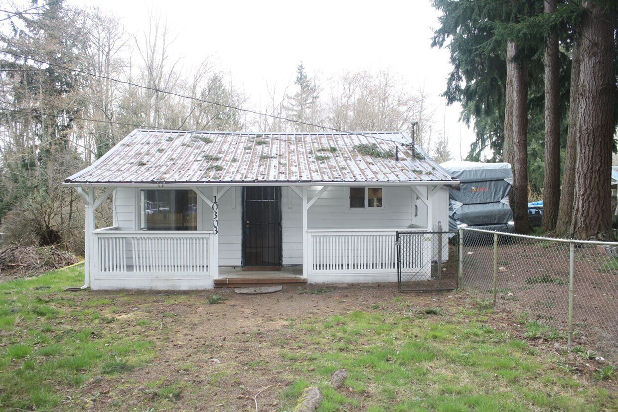 Primary Photo - 2/3rd acre lot! 1 bdrm 1 bath. Store your ...