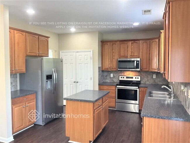 Foto del edificio - 12224 Palomar Dr