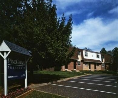 Foto principal - Pine Grove Townhomes