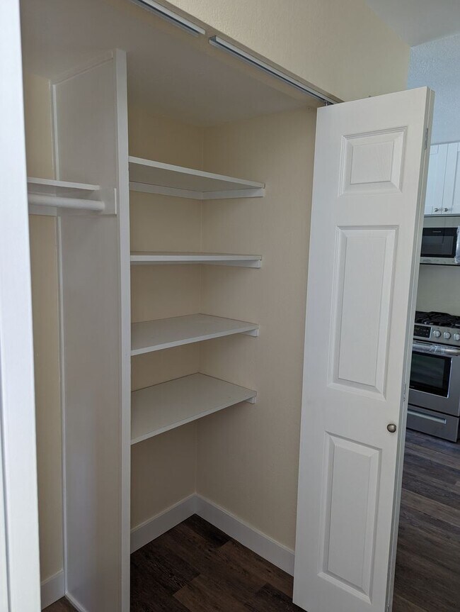 Building Photo - Upgraded 2 Story 2 Bed/1.5 Bath Condo