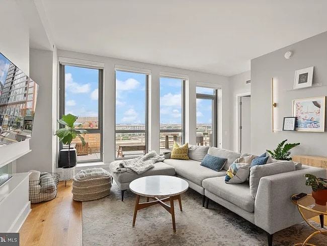 Building Photo - 1211 Van St SE