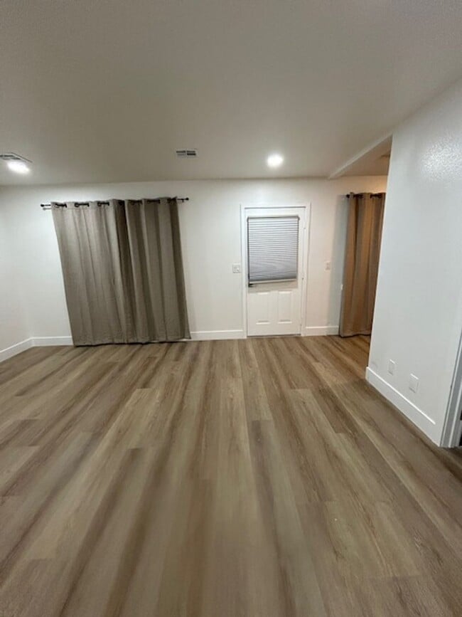 Building Photo - Beautiful Newly Renovated 1 Bedroom/1 Bathroom House
