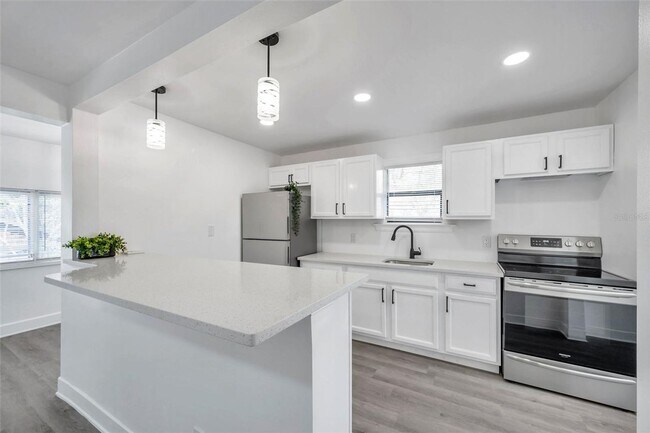 Foto del edificio - Gorgeous 2 bedroom 1 bath apartment