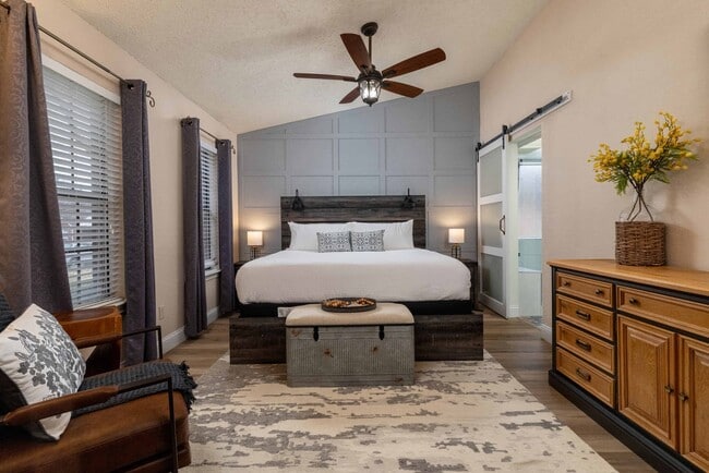 Foto del edificio - 8467 Willow Creek Dr