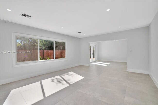 Foto del edificio - 1000 SW 19th St