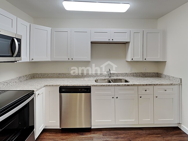 Building Photo - 7031 Rovato Dr