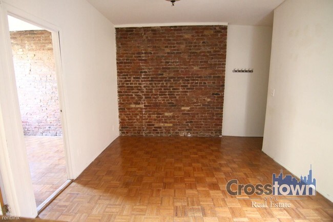 Building Photo - 3 br, 1 bath Apartment - 338 E 19th St