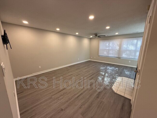 Foto del edificio - 146 Corwin Cir