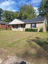 Building Photo - 3400 Redcliff Dr