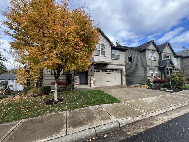 Foto del edificio - Spacious Corner-Lot Home with Three Levels, Multiple Living Areas, and Lush Outdoor Spaces
