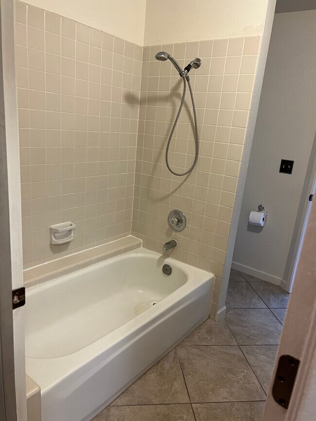 2541 Fulton Square Ln Unit 41, Sacramento, CA 95821 Condo for Rent in