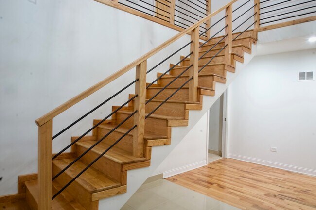 Building Photo - 3242 Oak Park Ave