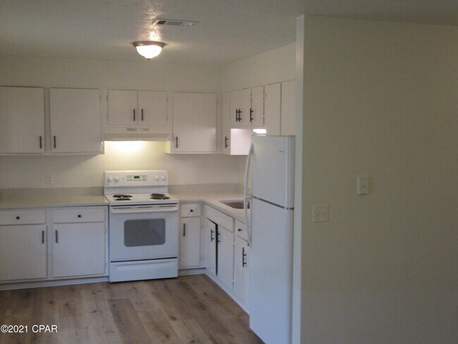 Building Photo - 2814 N Panama Ave
