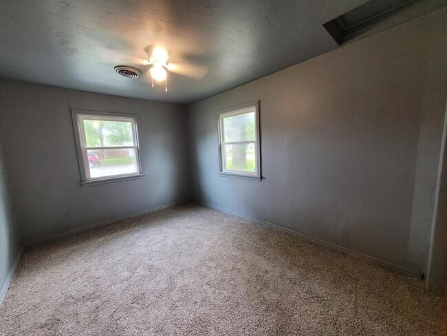 Building Photo - 929 Biemeret St