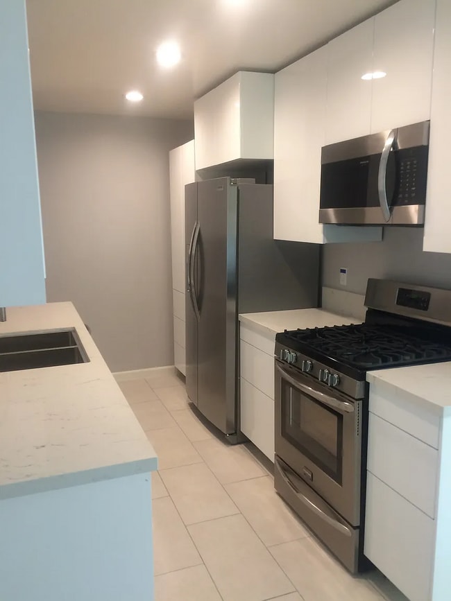 Foto del edificio - 300 W Via Escuela Apartments