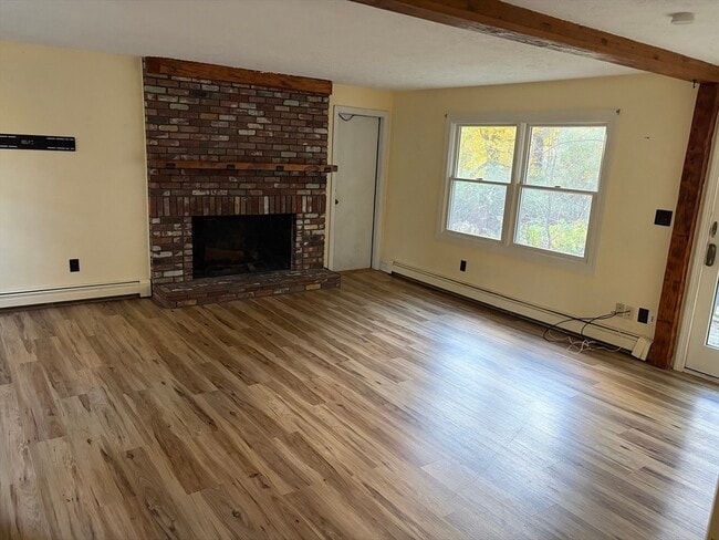 Building Photo - 131 E Washington St