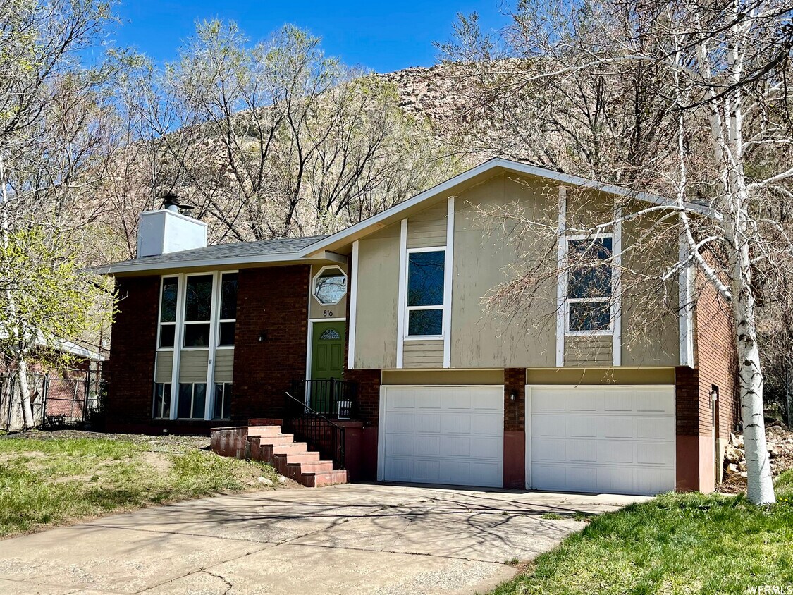 Primary Photo - 816 N Jackson Ave