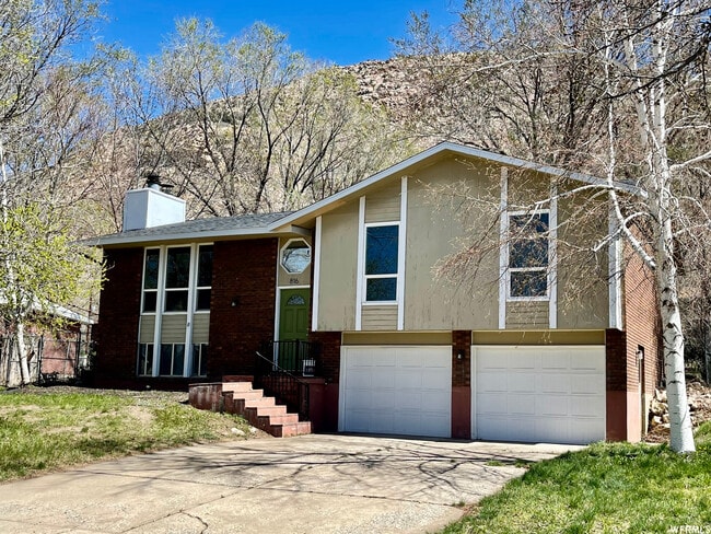 Building Photo - 816 N Jackson Ave