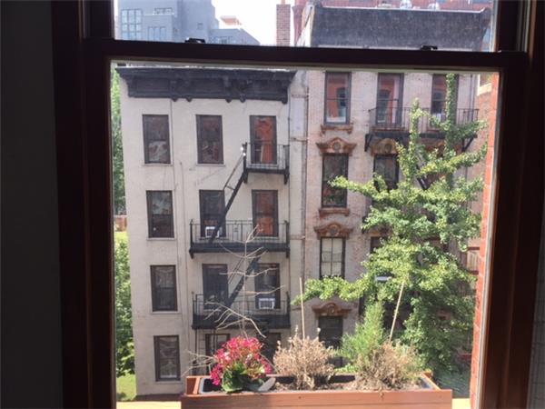 Primary Photo - 262 Mott St