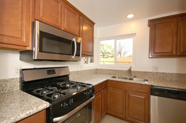 Building Photo - Cozy 2 Bed 1 Bath in the Peacock Hills 55+...