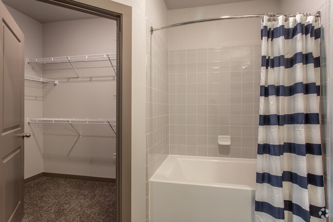 2 Br, Master Bathroom - Willowbend