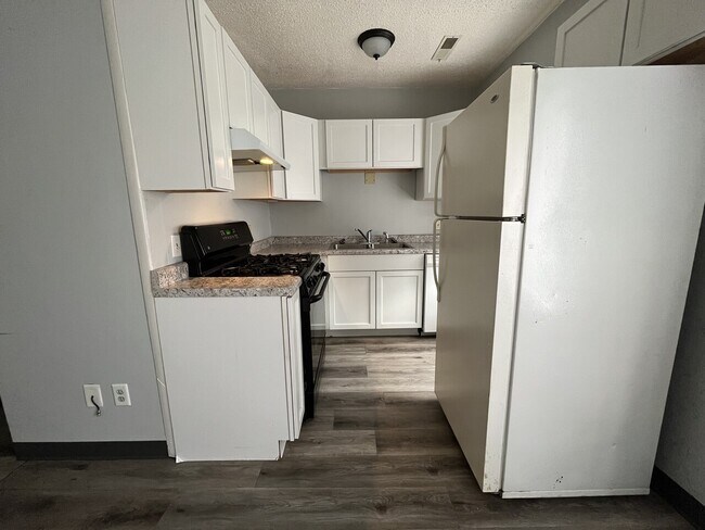 Building Photo - 619 Walnut Ave.