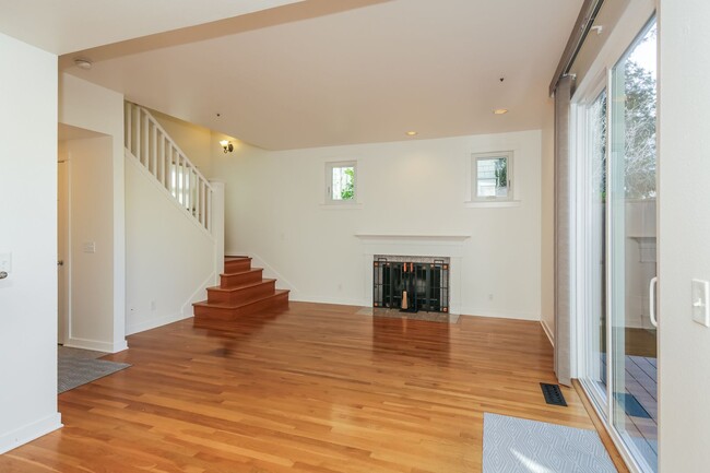 Building Photo - FOR RENT – 3 bed 2 bath Coastal Living in Santa Cruz