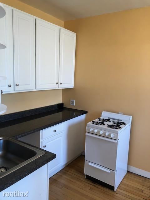 Primary Photo - 2 br, 1 bath Apartment - 2052 W Estes Ave