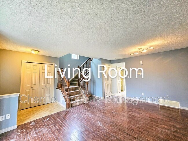 Building Photo - 7261 Terwillegar Dr S NW