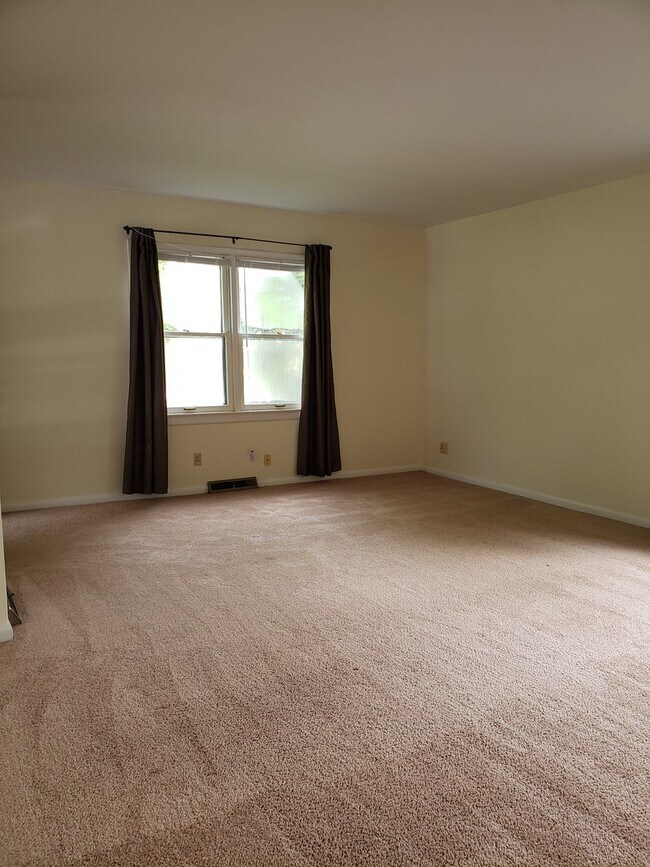 Foto del edificio - 3 bedroom, 2 bath Home: Available July 2026!