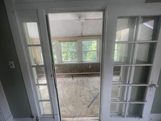 Building Photo - 925 Coleman Ave