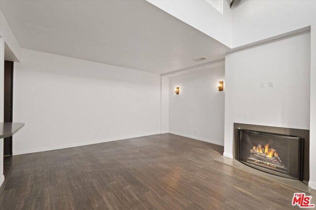 Building Photo - 2175 S Beverly Glen Blvd