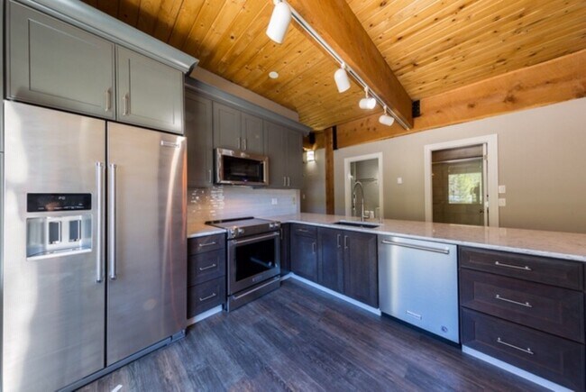 Building Photo - Completely updated 3 bedroom, 2 bath condo...