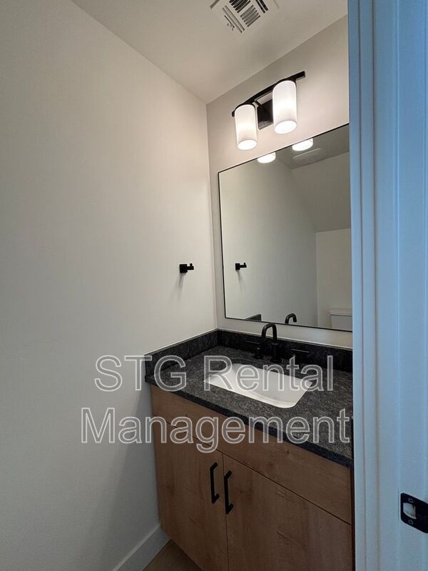 Building Photo - 73 N 520 W