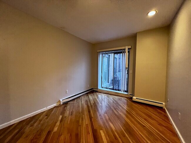 Building Photo - 390 Riverway