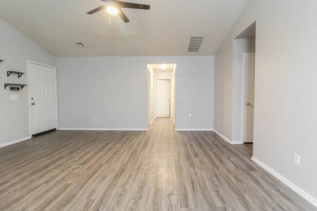 Foto del edificio - Cute 3BD/2BTH Duplex in Central East Norman!