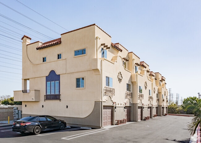 Building Photo - Presidio Townhomes