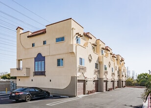 Building Photo - Presidio Townhomes