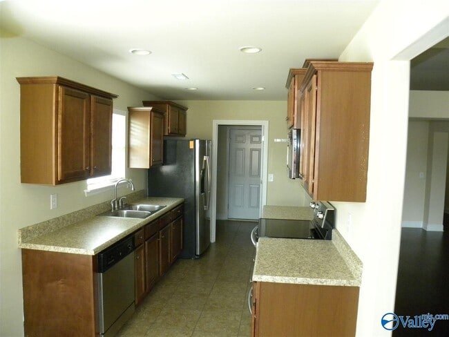 Building Photo - 708 Oak Cove Ln NW