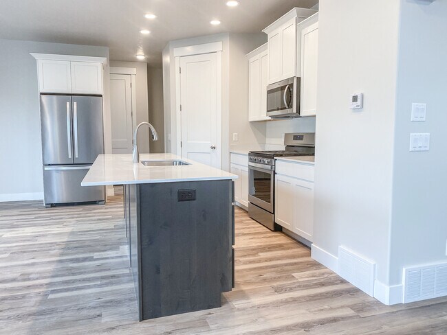 Building Photo - 959 S 650 W
