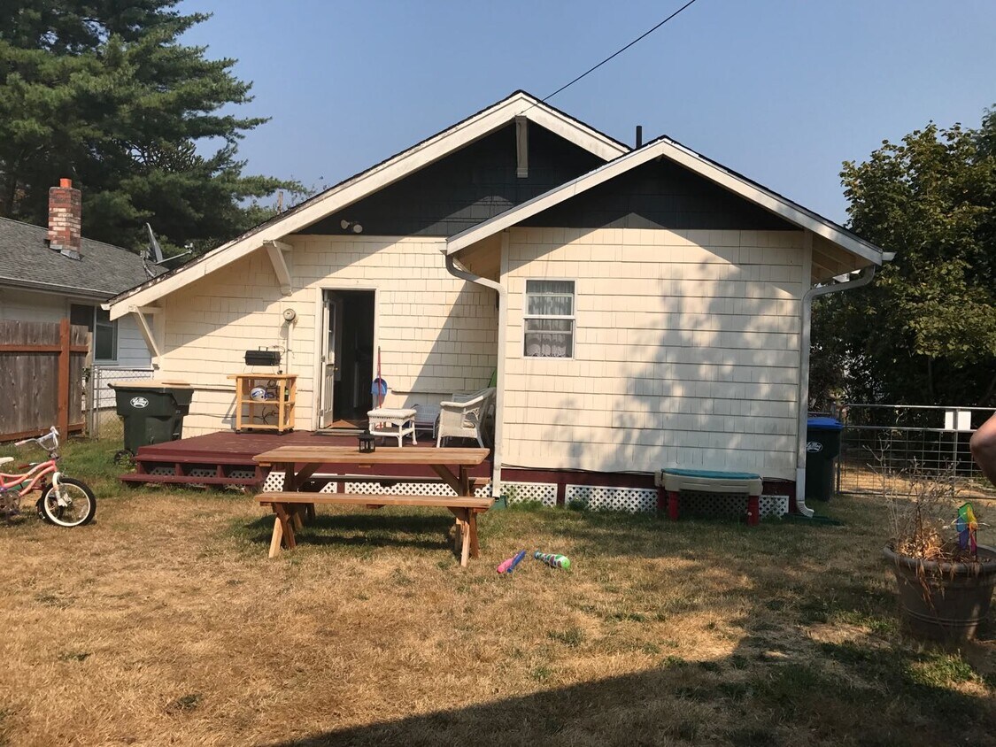 1713 Beach St, Centralia, WA 98531 House Rental in Centralia, WA