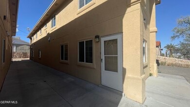 Building Photo - 2717 Idalia Ave