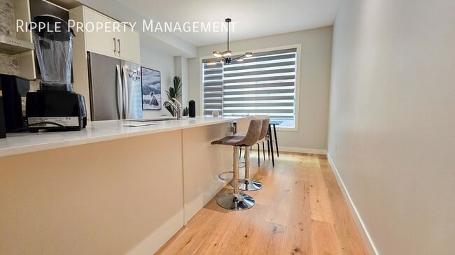 Building Photo - Modern 3 Beds, 2.5 Baths TownHouse | No Pe...