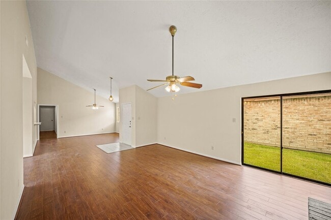 Foto del edificio - 3409 Meadway Dr