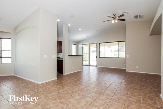 Foto del edificio - 15247 W Edgemont Ave