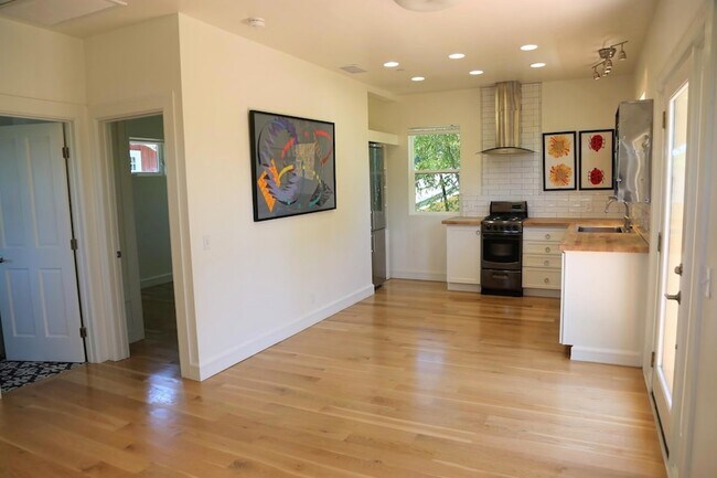 Foto del edificio - 2206 Parkway Dr
