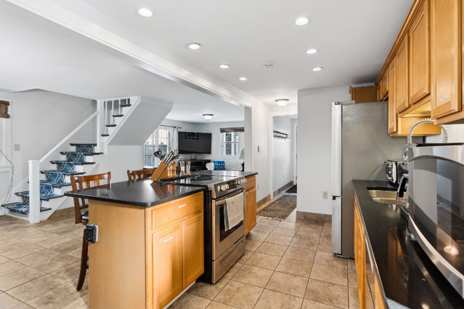 Building Photo - 103 Gray St